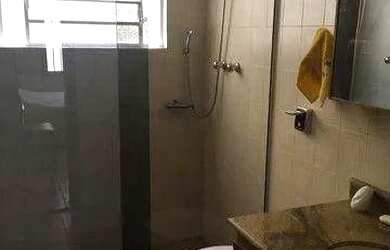 Imagem: A casa possui 4 Dormitórios, 4 Banheiros, 2 Vagas na garagem