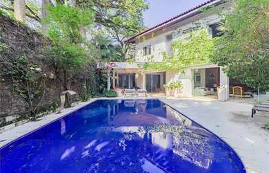 Imagem 1: Casa de alto padrão no Alto de Pinheiros. Decorada pela Arquiteta Ana...