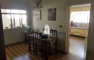 Imagem: A casa possui 4 Dormitórios, 3 Banheiros, 3 Vagas na garagem