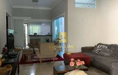 Imagem: A casa possui 3 Dormitórios, 3 Banheiros, 2 Vagas na garagem