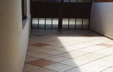 Imagem: A casa possui 5 Dormitórios, 3 Banheiros, 4 Vagas na garagem