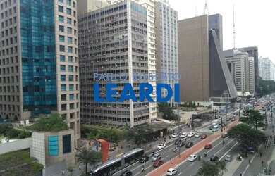 Imagem: O depósito possui 5 Vagas na garagem e 245m² de Área e está