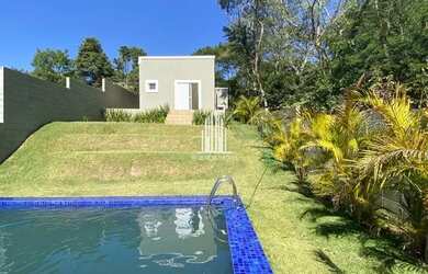 Imagem: A casa possui 3 Dormitórios, 4 Banheiros, 2 Vagas na garagem