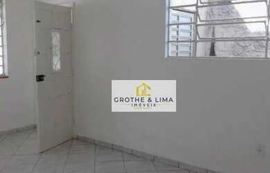 Imagem: A casa possui 3 Dormitórios, 1 Banheiro, 1 Vaga na garagem