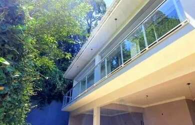 Imagem: A casa em condomínio possui 4 Dormitórios, 5 Banheiros, 5