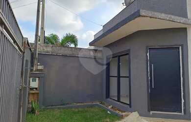 Imagem: A casa possui 3 Dormitórios, 2 Banheiros, 2 Vagas na garagem