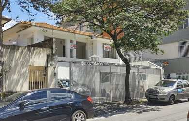 Imagem: A casa possui 4 Dormitórios, 2 Banheiros, 3 Vagas na garagem