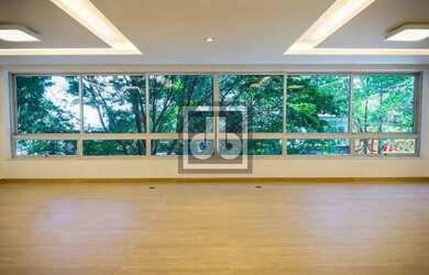 Imagem: O apartamento possui 4 Dormitórios, 4 Banheiros, 3 Vagas na