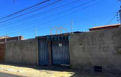 Imagem: A casa possui 3 Dormitórios, 2 Banheiros, 270m² de Área e