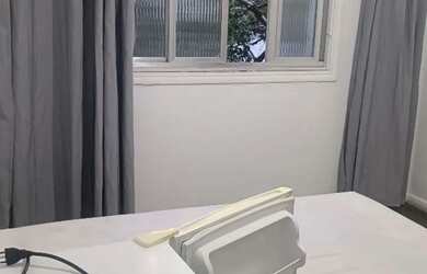 Imagem: O quarto possui Imóvel mobiliado e está localizado em Gávea