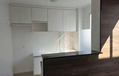 Imagem: O apartamento possui 2 Dormitórios, 1 Banheiro, 1 Vaga na garagem