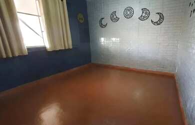 Imagem: A casa possui 3 Dormitórios, 2 Banheiros, 3 Vagas na garagem