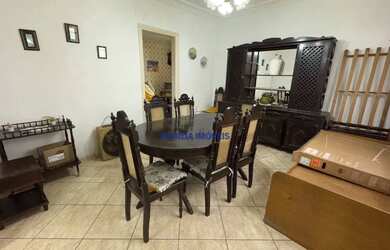 Imagem: A casa possui 3 Dormitórios, 2 Banheiros, 3 Vagas na garagem