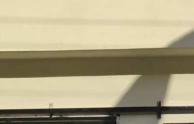 Imagem: A casa possui 3 Dormitórios, 1 Banheiro, 1 Vaga na garagem