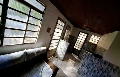 Imagem: A casa possui 1 Dormitório, 1 Banheiro, 136m² de Área e