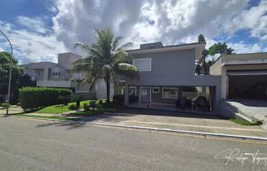 Imagem: A casa em condomínio possui 4 Dormitórios, 5 Banheiros, 5