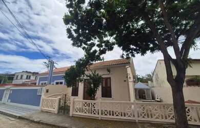 Imagem: A casa possui 3 Dormitórios, 2 Banheiros, 100m² de Área e