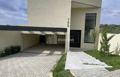 Imagem: A casa possui 3 Dormitórios, 3 Banheiros, 2 Vagas na garagem