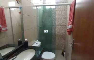 Imagem: A casa possui 2 Dormitórios, 1 Banheiro, 5 Vagas na garagem