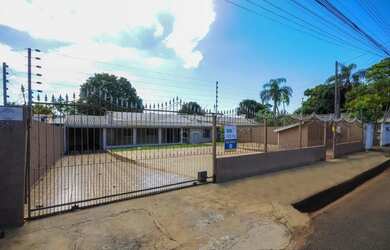 Imagem: A casa possui 2 Dormitórios, 2 Banheiros, 1 Vaga na garagem