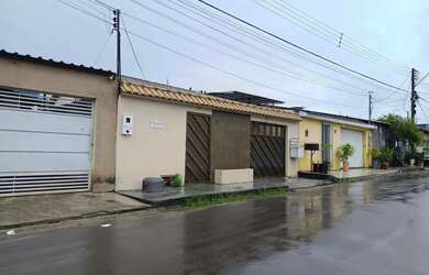 Imagem: A casa possui 2 Dormitórios, 1 Banheiro, 2 Vagas na garagem