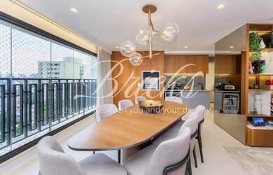 Imagem: O apartamento possui 4 Dormitórios, 5 Banheiros, 3 Vagas na