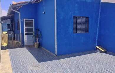 Imagem: A casa possui 3 Dormitórios, 2 Banheiros, 77m² de Área e