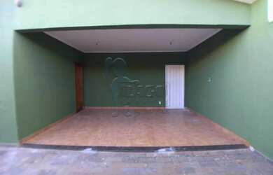 Imagem: A casa possui 3 Dormitórios, 3 Banheiros, 4 Vagas na garagem