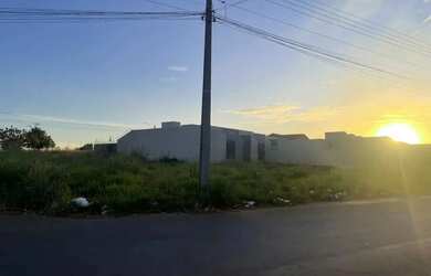 Imagem: O terreno à venda possui 413m² de Área e está localizado