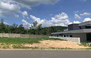 Imagem: O terreno possui 690m² de Área e está localizado em Jardim