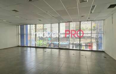 Imagem: O depósito possui 5 Vagas na garagem, 412m² de Área e está