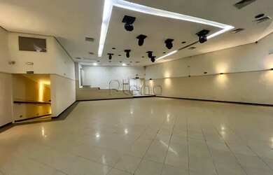 Imagem: O depósito possui 2 Vagas na garagem, 542m² de Área e está