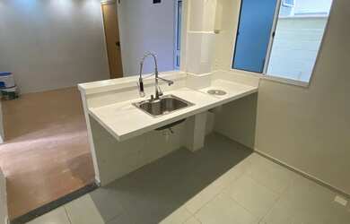 Imagem: O apartamento possui 2 Dormitórios, 1 Banheiro, 1 Vaga na garagem