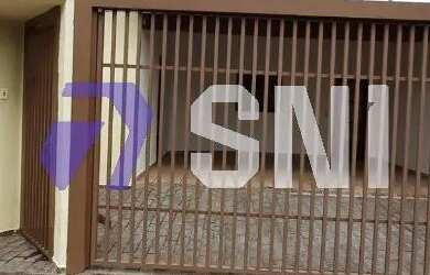 Imagem: A casa possui 3 Dormitórios, 3 Banheiros, 2 Vagas na garagem