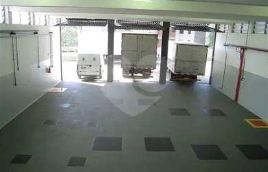 Imagem: O depósito possui 5 Vagas na garagem, 884m² de Área, Imóvel