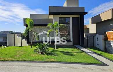 Imagem: A casa em condomínio possui 4 Dormitórios, 5 Banheiros, 4