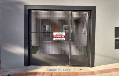 Imagem: A casa possui 2 Dormitórios, 2 Banheiros, 2 Vagas na garagem