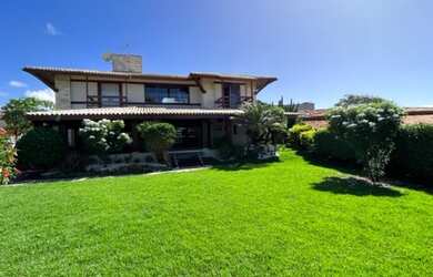 Imagem: A casa possui 5 Dormitórios, 5 Banheiros, 4 Vagas na garagem