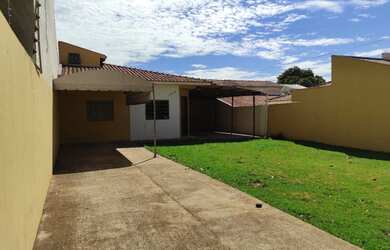 Imagem: A casa possui 2 Dormitórios, 1 Banheiro, 3 Vagas na garagem