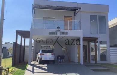 Imagem: A casa em condomínio possui 4 Dormitórios, 4 Banheiros, 2