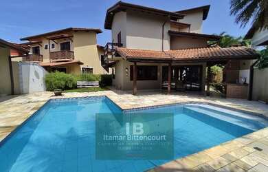 Imagem: A casa possui 4 Dormitórios, 4 Banheiros, 3 Vagas na garagem