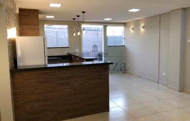 Imagem: A casa em condomínio possui 2 Dormitórios, 3 Banheiros, 2