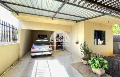 Imagem: A casa possui 2 Dormitórios, 1 Banheiro, 2 Vagas na garagem