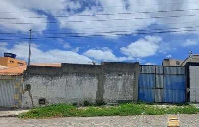 Imagem: O terreno à venda possui e está localizado em Alto Branco