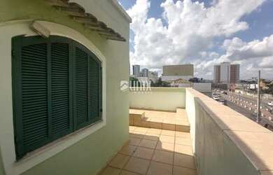 Imagem: A casa possui 4 Dormitórios, 3 Banheiros, 3 Vagas na garagem