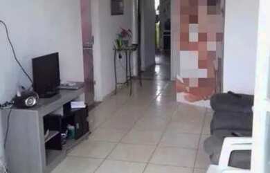 Imagem: A casa possui 3 Dormitórios, 2 Banheiros, 1 Vaga na garagem