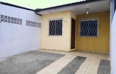 Imagem: A casa possui 3 Dormitórios, 2 Banheiros, 2 Vagas na garagem