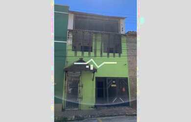 Imagem: A casa possui 3 Dormitórios, 3 Banheiros, 350m² de Área e