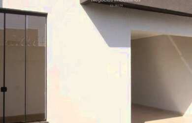 Imagem: A casa possui 3 Dormitórios, 2 Banheiros, 2 Vagas na garagem