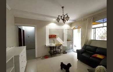 Imagem: A casa possui 4 Dormitórios, 2 Banheiros, 1 Vaga na garagem